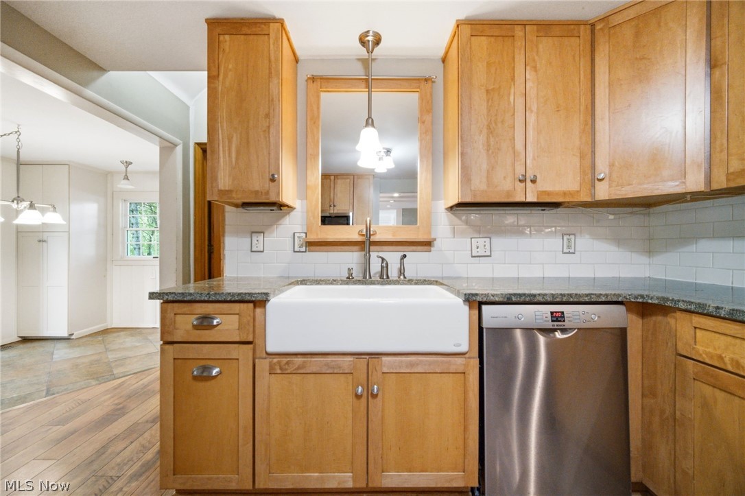 6963 Crestview Drive Brecksville OH 44141