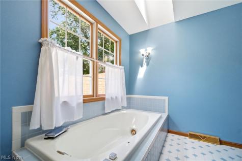 6963 Crestview Drive Brecksville OH 44141