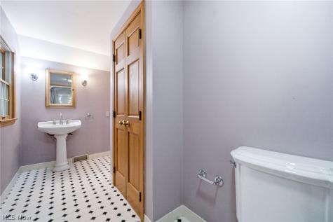 6963 Crestview Drive Brecksville OH 44141