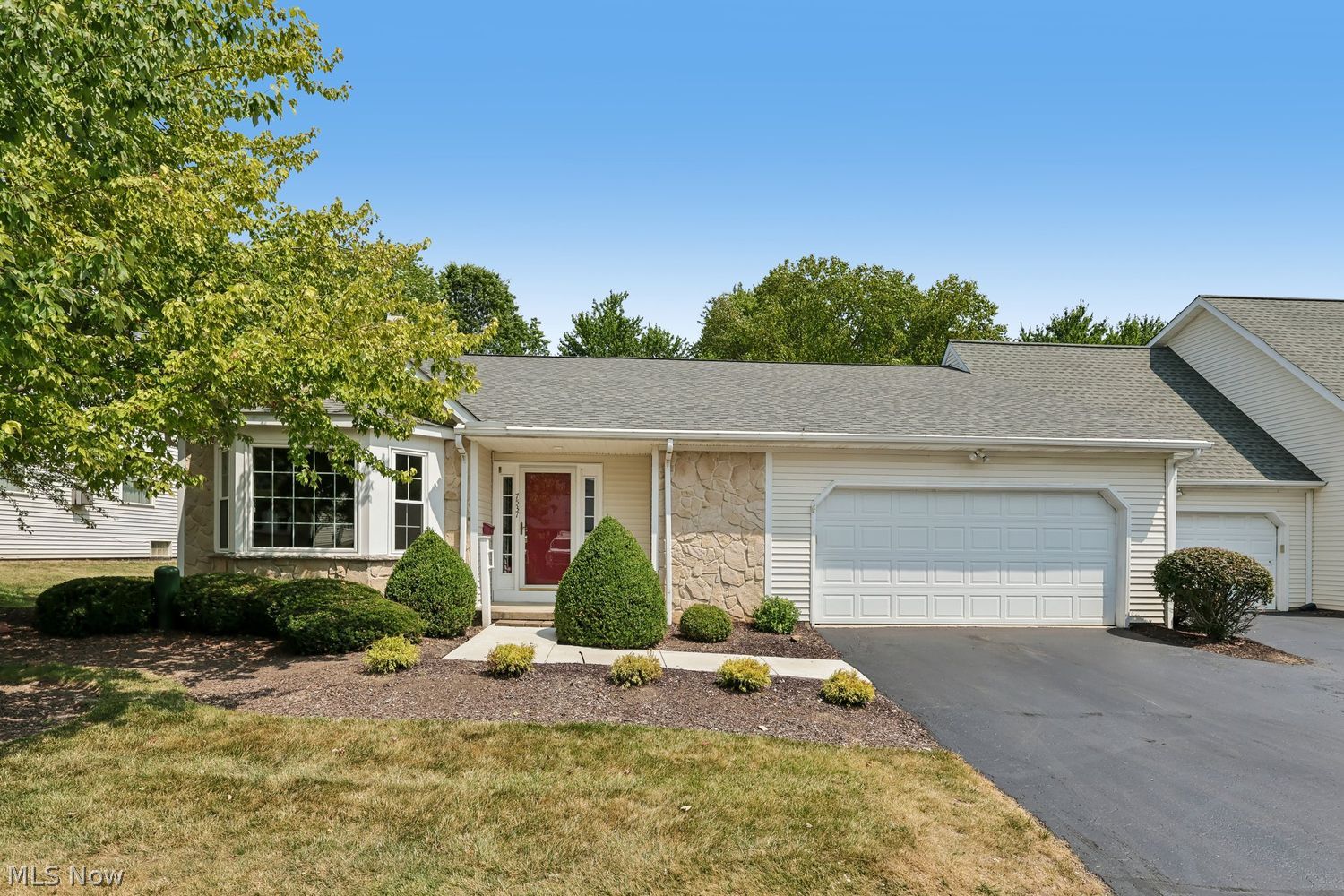 Brecksville OH, 7537 Hillbrook Oval, Unit 10