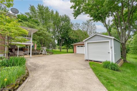 11385 William Penn Avenue NE Hartville OH 44632