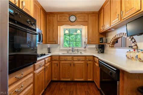 11385 William Penn Avenue NE Hartville OH 44632