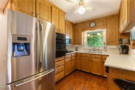11385 William Penn Avenue NE Hartville OH 44632