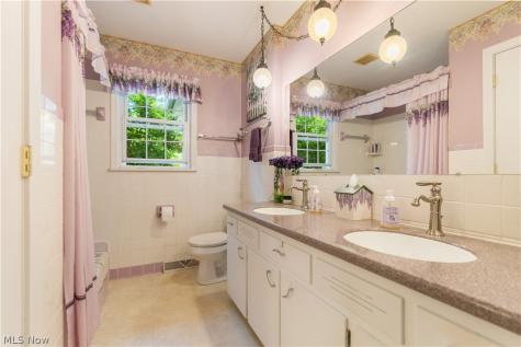 11385 William Penn Avenue NE Hartville OH 44632