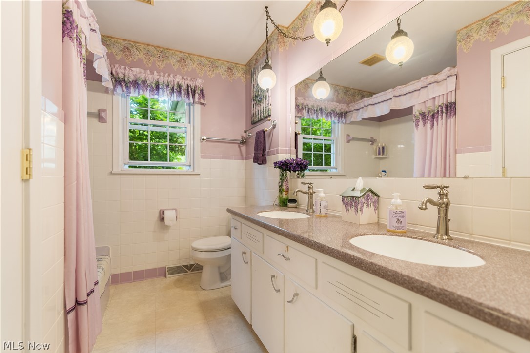 11385 William Penn Avenue NE Hartville OH 44632