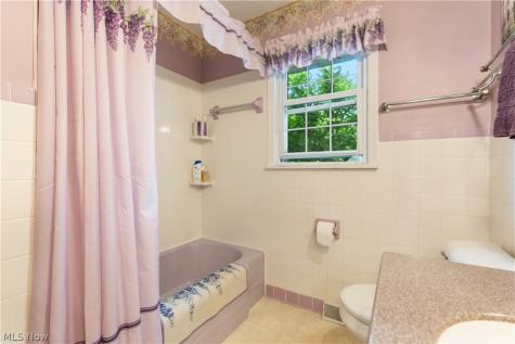 11385 William Penn Avenue NE Hartville OH 44632