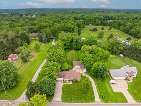 11385 William Penn Avenue NE Hartville OH 44632