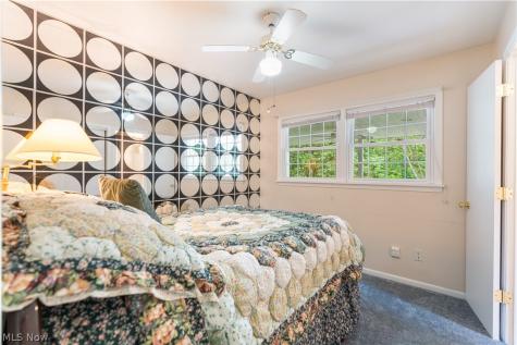 11385 William Penn Avenue NE Hartville OH 44632