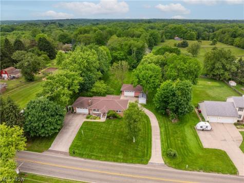 11385 William Penn Avenue NE Hartville OH 44632
