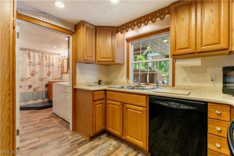 11385 William Penn Avenue NE Hartville OH 44632