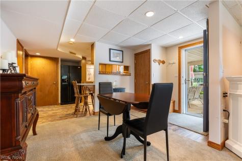 11385 William Penn Avenue NE Hartville OH 44632