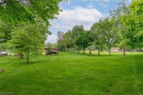 11385 William Penn Avenue NE Hartville OH 44632