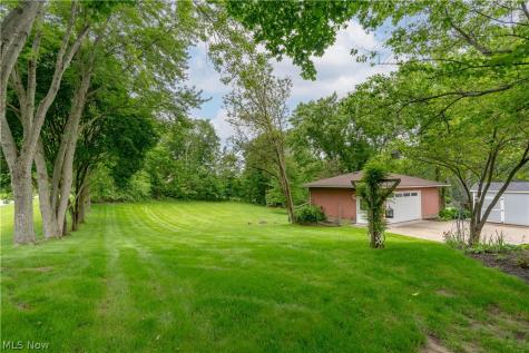11385 William Penn Avenue NE Hartville OH 44632