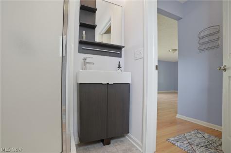 182 Elizabeth Parkway Akron OH 44304