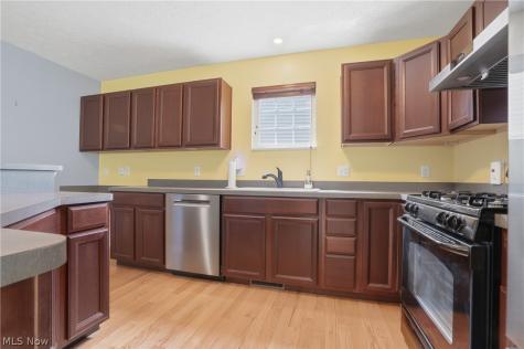 182 Elizabeth Parkway Akron OH 44304