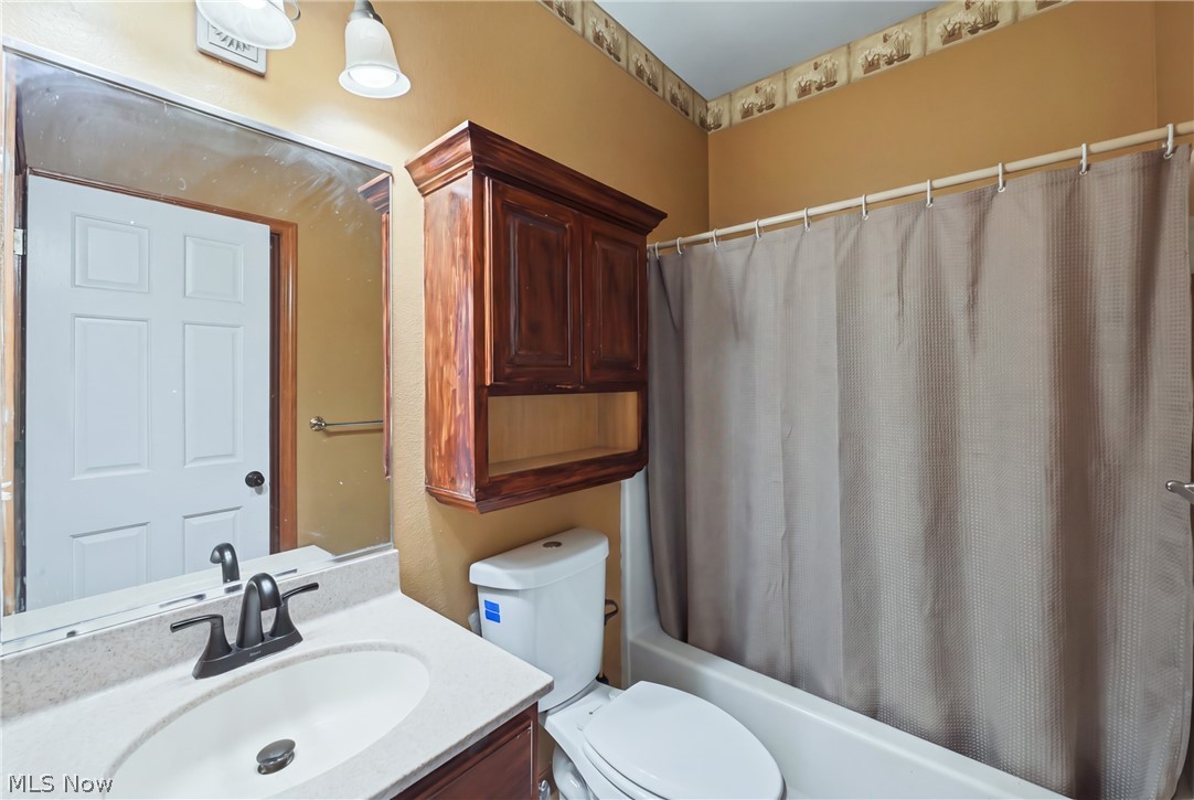 6605 Brookhollow Drive SW Warren OH 44481