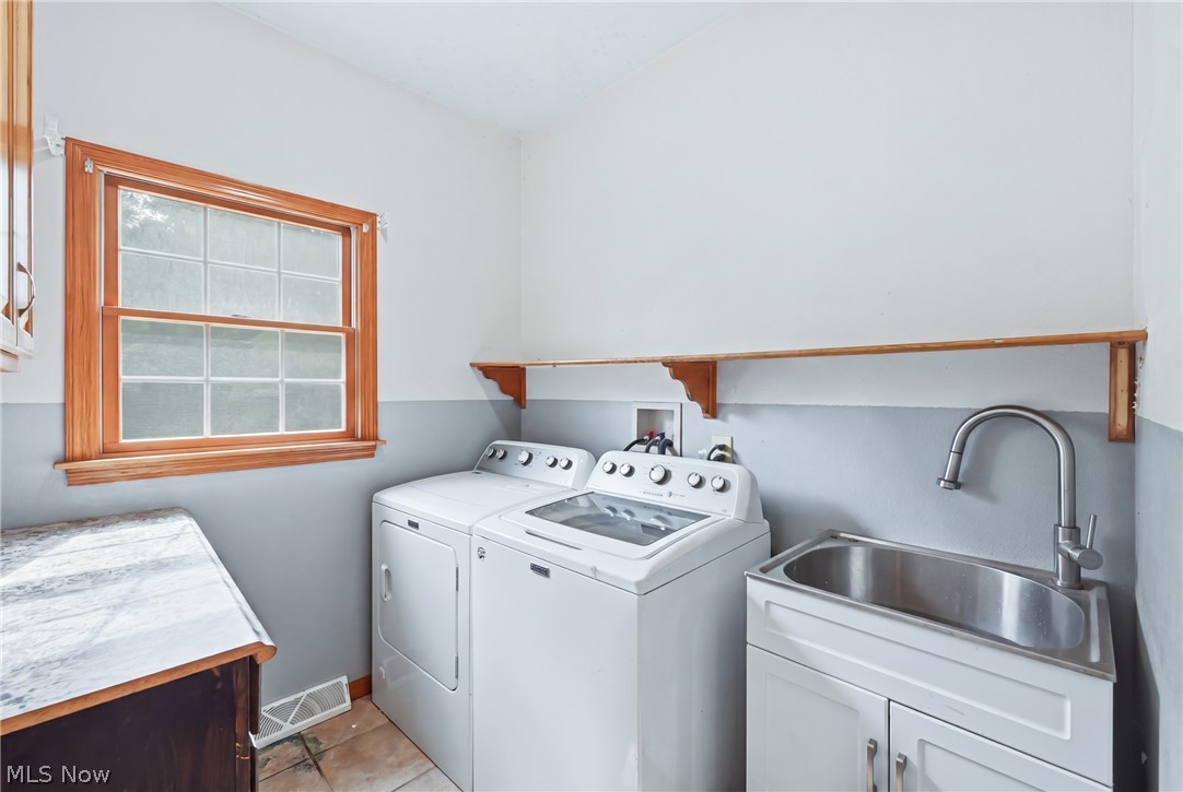 6605 Brookhollow Drive SW Warren OH 44481