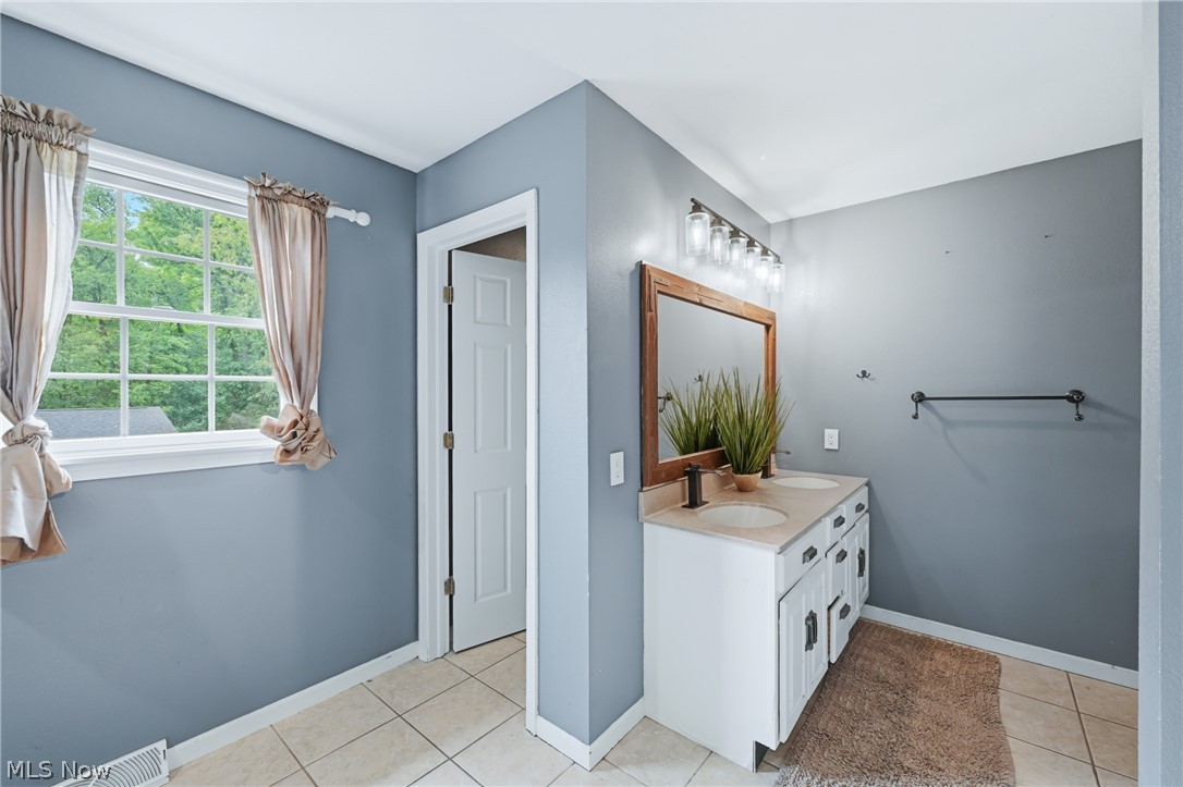 6605 Brookhollow Drive SW Warren OH 44481