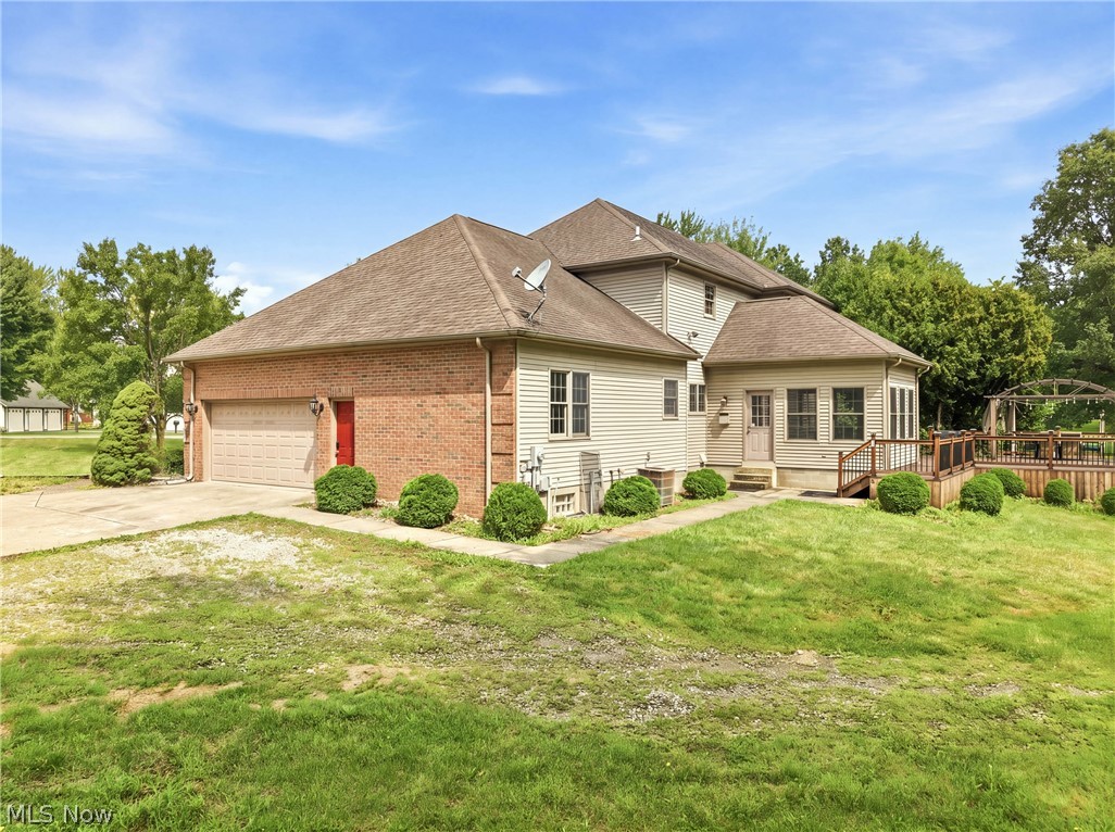6605 Brookhollow Drive SW Warren OH 44481