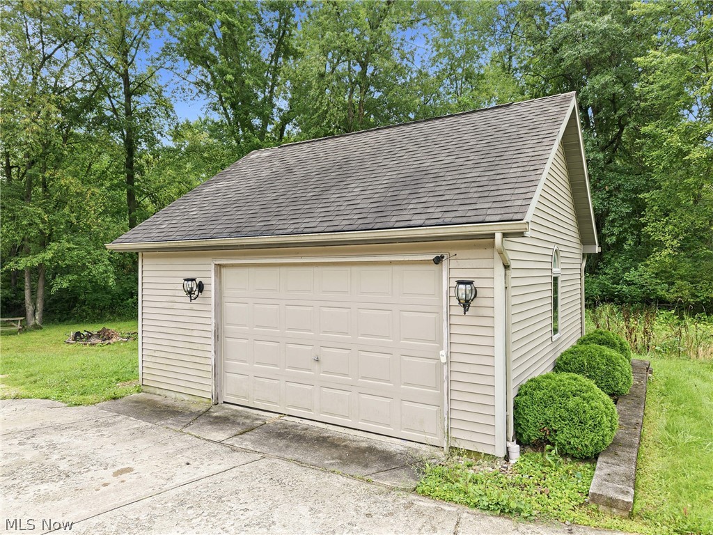 6605 Brookhollow Drive SW Warren OH 44481