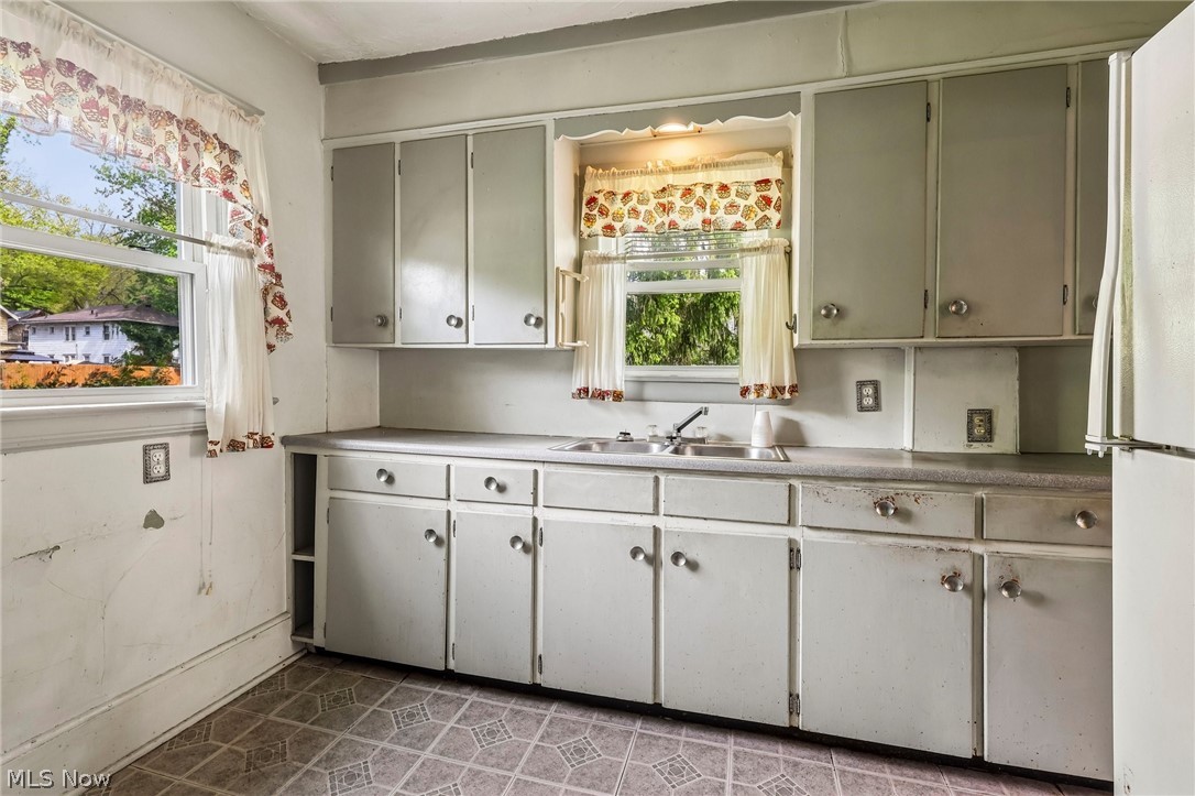 549 Parkdale Drive Akron OH 44307