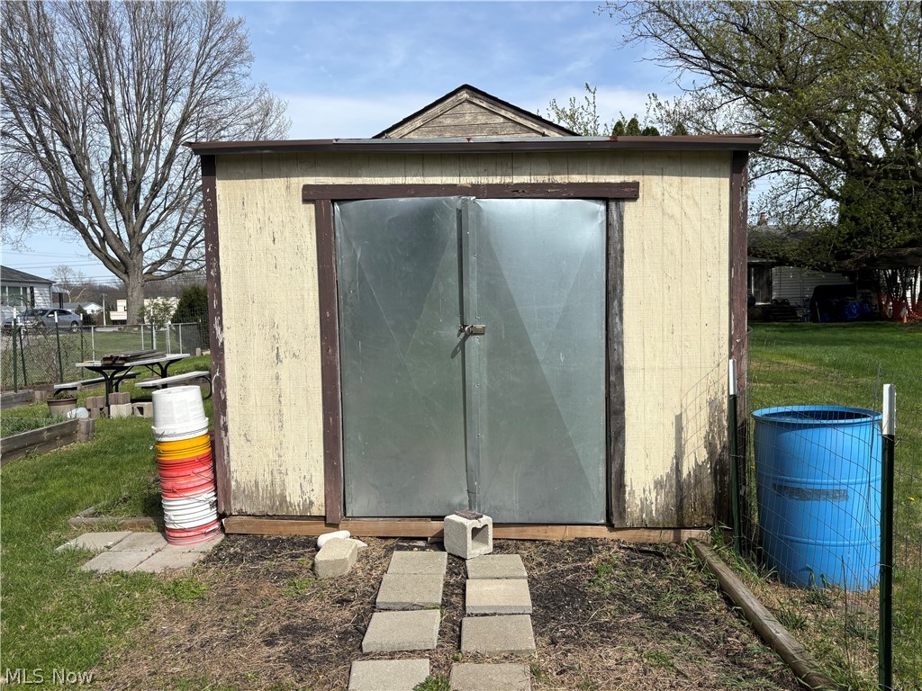 224 S Leavitt Road Amherst OH 44001