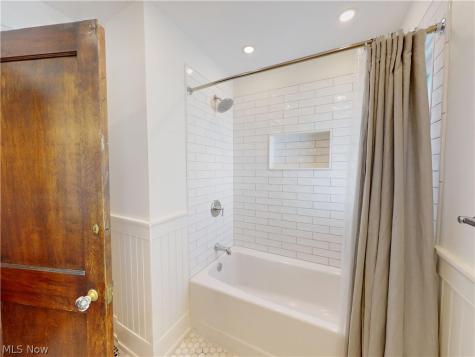 27 Mayfield Avenue Akron OH 44313