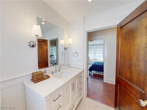 27 Mayfield Avenue Akron OH 44313