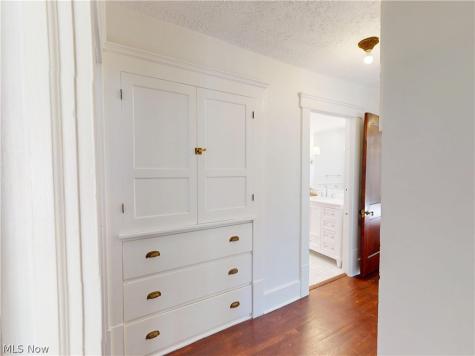 27 Mayfield Avenue Akron OH 44313