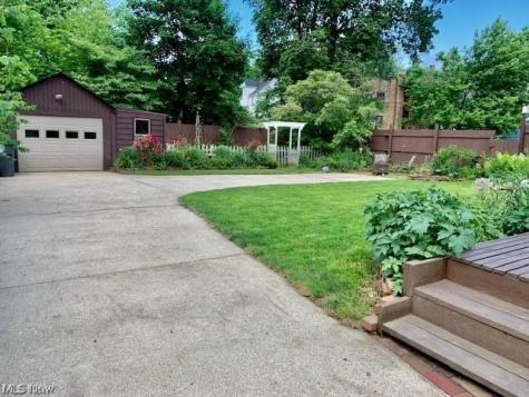 27 Mayfield Avenue Akron OH 44313