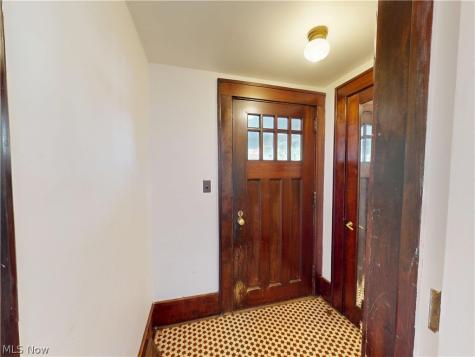 27 Mayfield Avenue Akron OH 44313