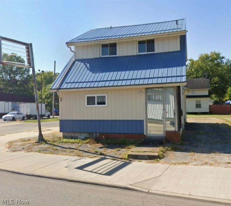 2252 Youngstown Road SE Warren OH 44484