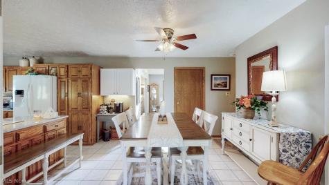 1067 Mohawk Trail SW Hartville OH 44632