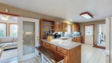 1067 Mohawk Trail SW Hartville OH 44632