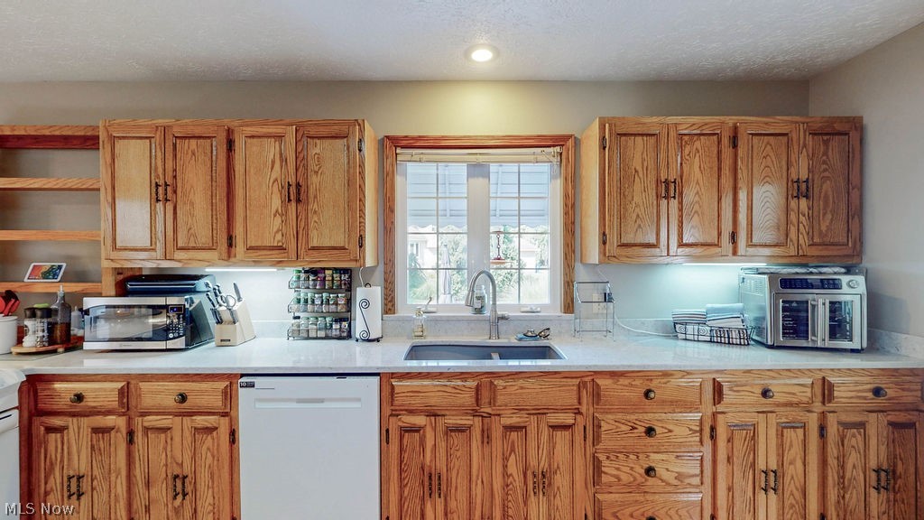 1067 Mohawk Trail SW Hartville OH 44632