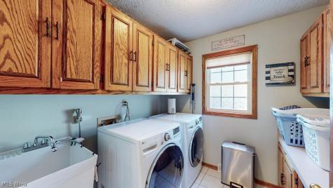 1067 Mohawk Trail SW Hartville OH 44632