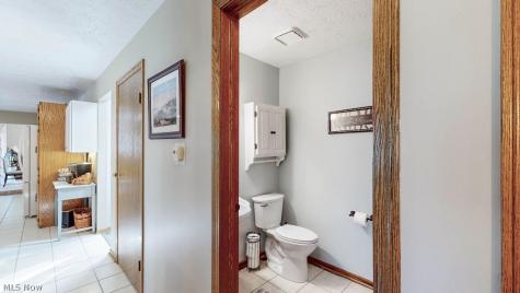 1067 Mohawk Trail SW Hartville OH 44632
