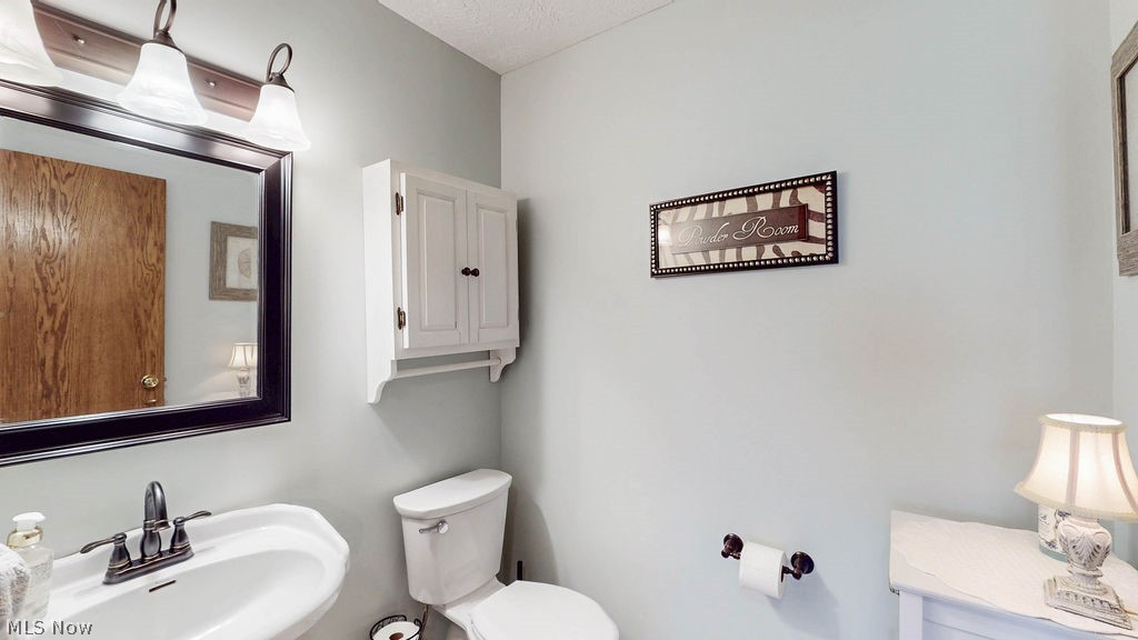1067 Mohawk Trail SW Hartville OH 44632