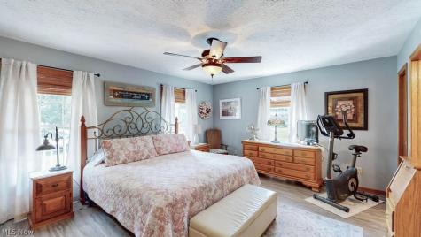 1067 Mohawk Trail SW Hartville OH 44632