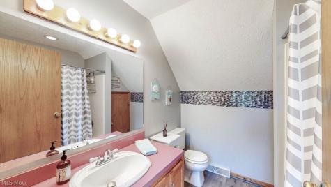 1067 Mohawk Trail SW Hartville OH 44632