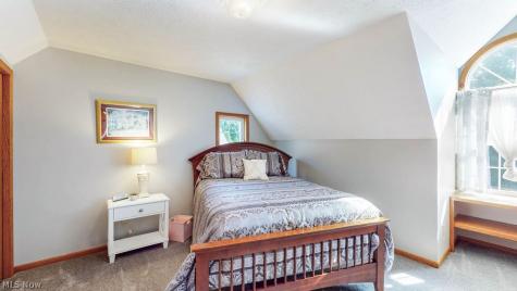 1067 Mohawk Trail SW Hartville OH 44632