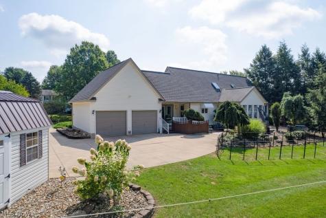 1067 Mohawk Trail SW Hartville OH 44632