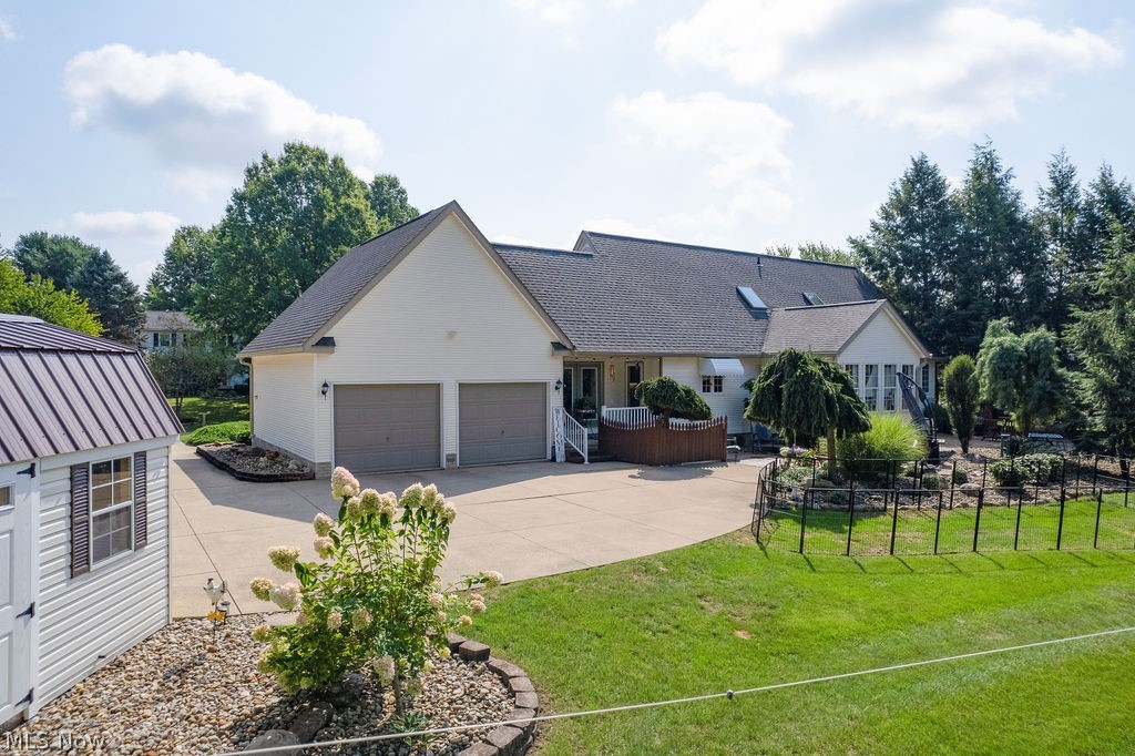 1067 Mohawk Trail SW Hartville OH 44632