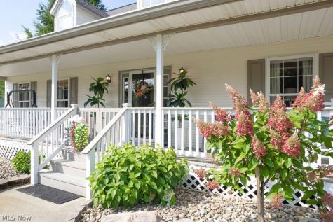 1067 Mohawk Trail SW Hartville OH 44632