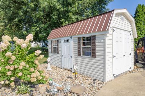 1067 Mohawk Trail SW Hartville OH 44632