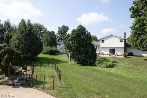 1067 Mohawk Trail SW Hartville OH 44632