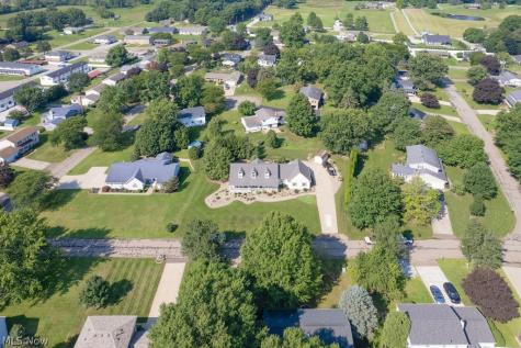 1067 Mohawk Trail SW Hartville OH 44632