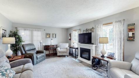 1067 Mohawk Trail SW Hartville OH 44632