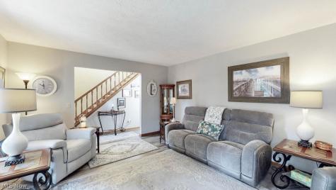1067 Mohawk Trail SW Hartville OH 44632