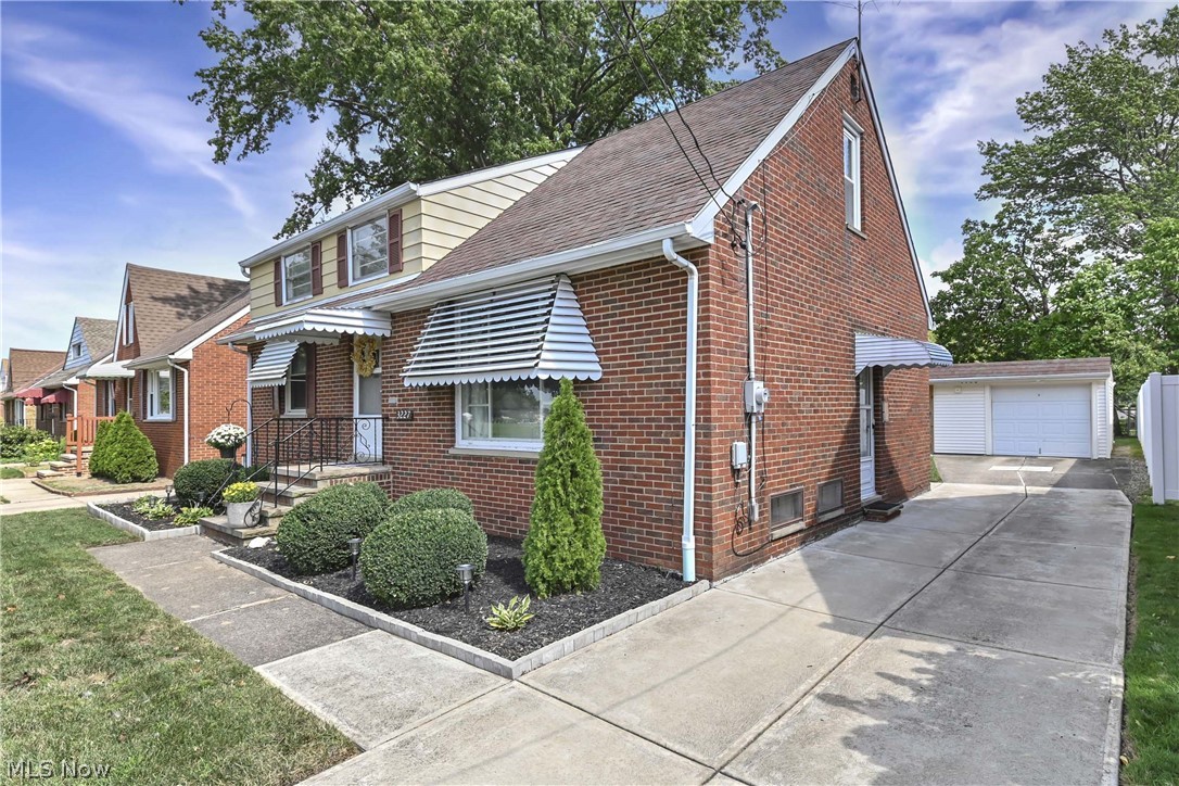 3227 W 153rd Street Cleveland OH 44111